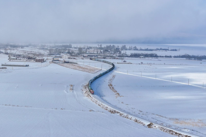 Kışın en güzel yüzü: TCDD treninin karla kaplı yolculuğu - Resim: 3