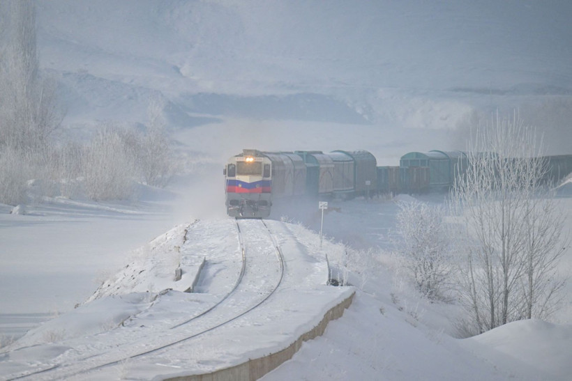 Kışın en güzel yüzü: TCDD treninin karla kaplı yolculuğu - Resim: 4