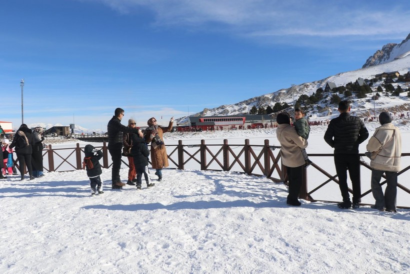 Erzincan'da şelale, göl ve göletler buz tuttu - Resim: 7