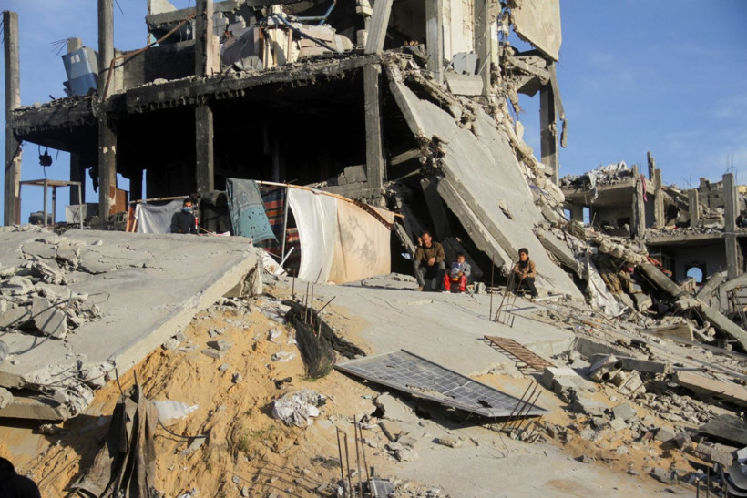 Gazze'de en acı görev: Sevdiklerinin bedenlerini enkaz altında arıyorlar - Resim: 3