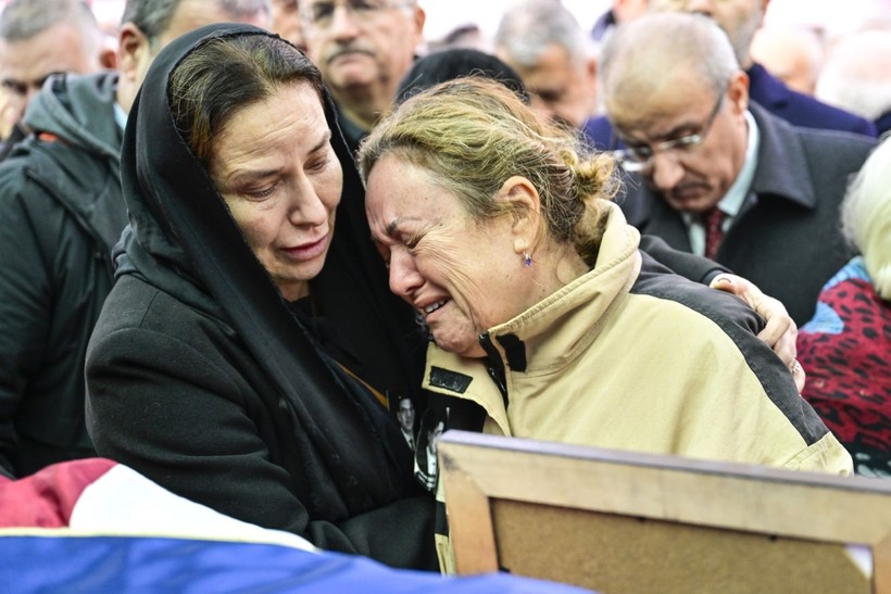 Yangında hayatını kaybedenler toprağa verildi - Resim: 14