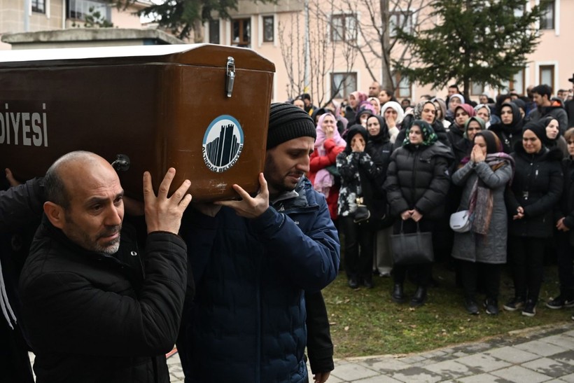 Yangında hayatını kaybedenler toprağa verildi - Resim: 20