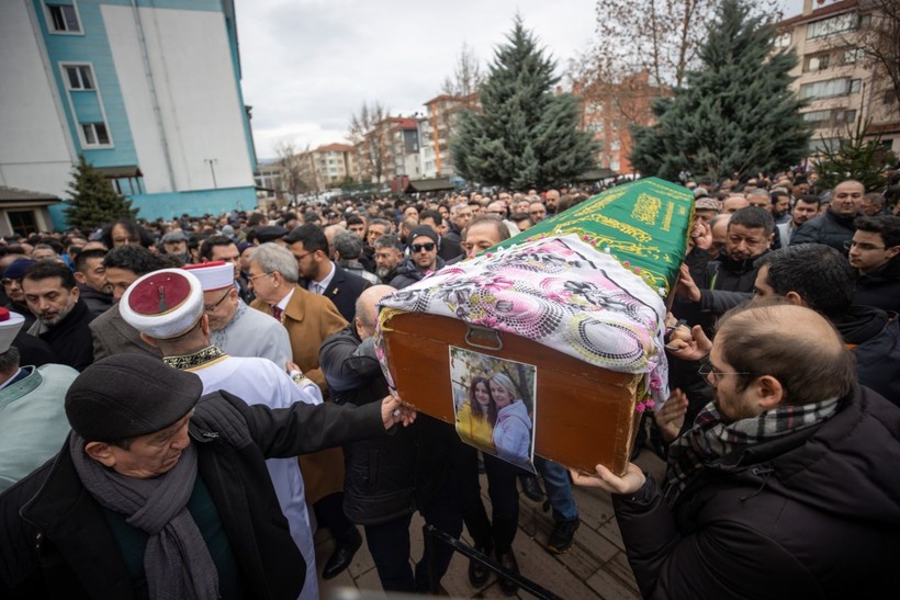 Yangında hayatını kaybedenler toprağa verildi - Resim: 4