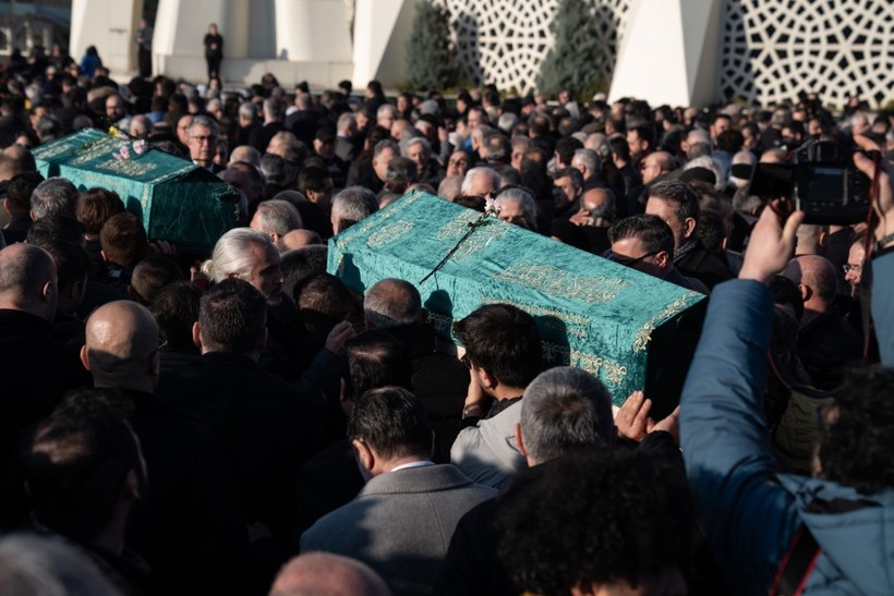 Yangında hayatını kaybedenler toprağa verildi - Resim: 9