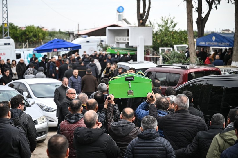 Yangında hayatını kaybedenler toprağa verildi - Resim: 2