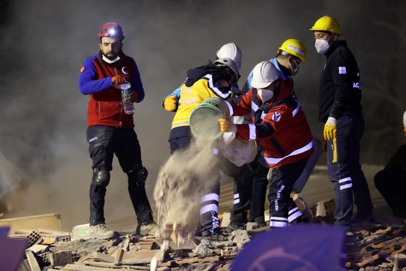 Konya'da bina çöktü: Olay yerinden ilk fotoğraflar - Resim: 11