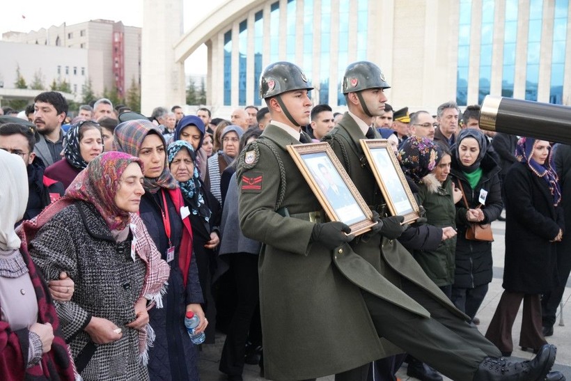 Şehit Astsubay Ufuk Akıncı son yolculuğuna uğurlandı - Resim: 13