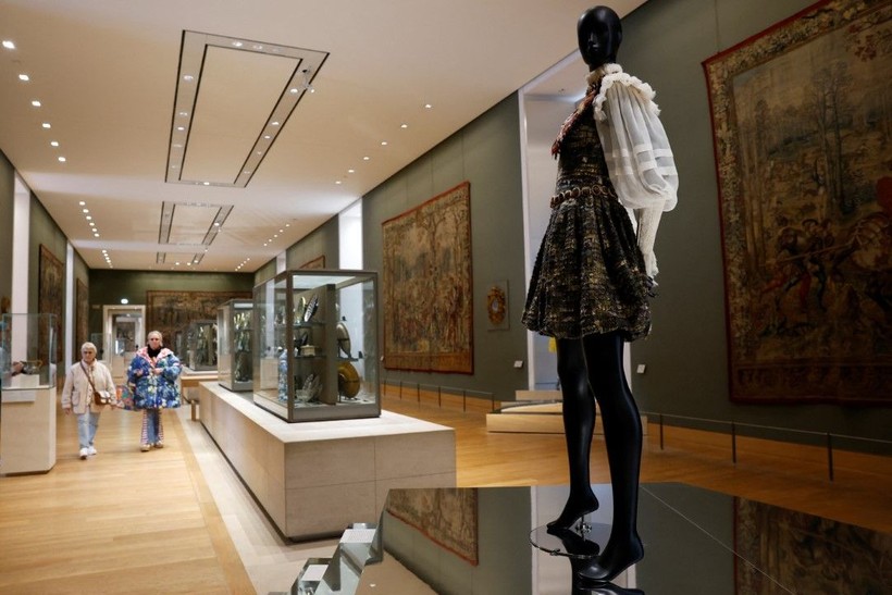 231 yıllık tarihinde bir ilk: Louvre moda sergisine ev sahipliği yaptı - Resim: 10