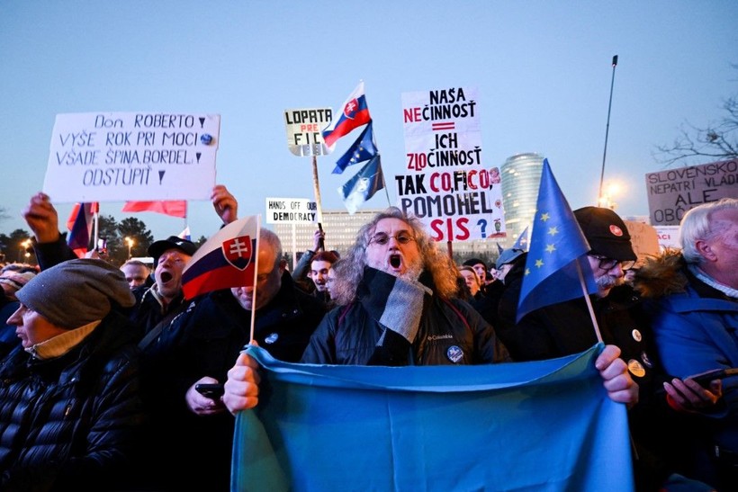 Rusya'yla yakınlaşmanın bedeli: Slovakya'da halk sokakta - Resim: 7