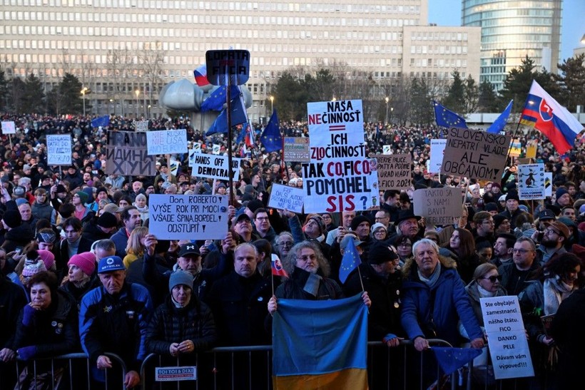 Rusya'yla yakınlaşmanın bedeli: Slovakya'da halk sokakta - Resim: 8