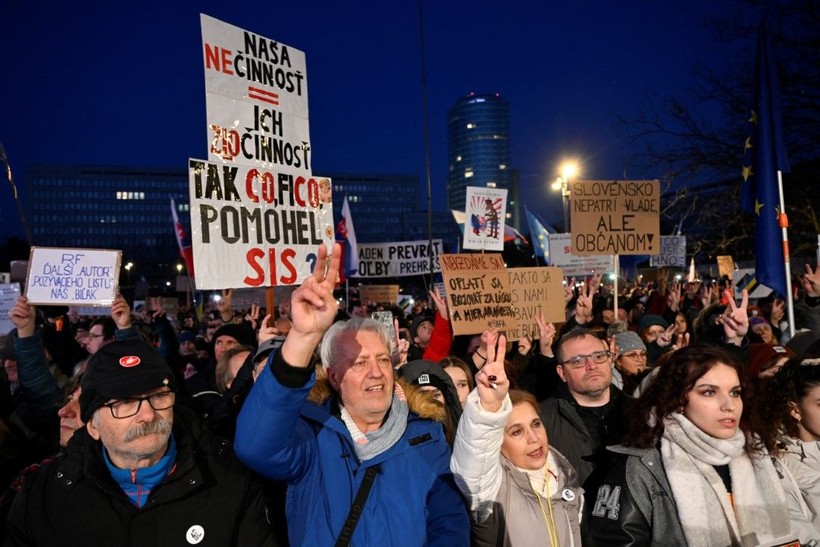 Rusya'yla yakınlaşmanın bedeli: Slovakya'da halk sokakta - Resim: 9