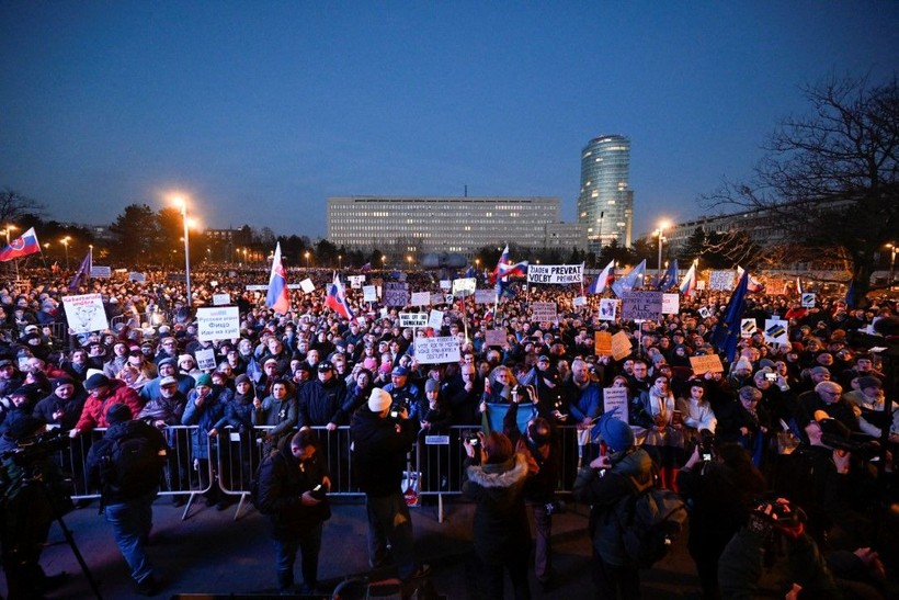 Rusya'yla yakınlaşmanın bedeli: Slovakya'da halk sokakta - Resim: 10