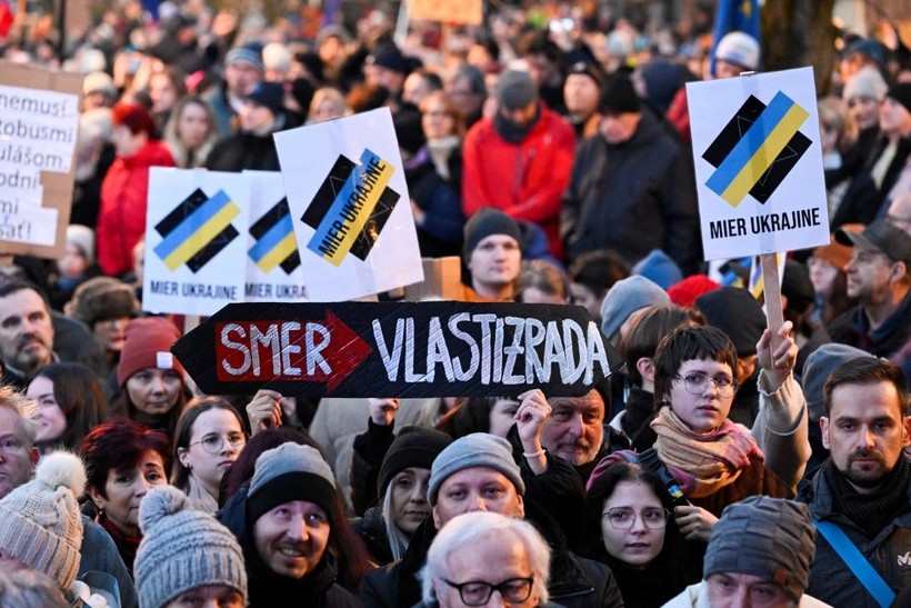 Rusya'yla yakınlaşmanın bedeli: Slovakya'da halk sokakta - Resim: 11