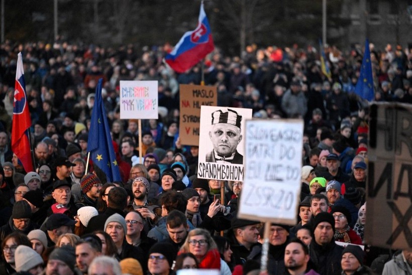 Rusya'yla yakınlaşmanın bedeli: Slovakya'da halk sokakta - Resim: 4