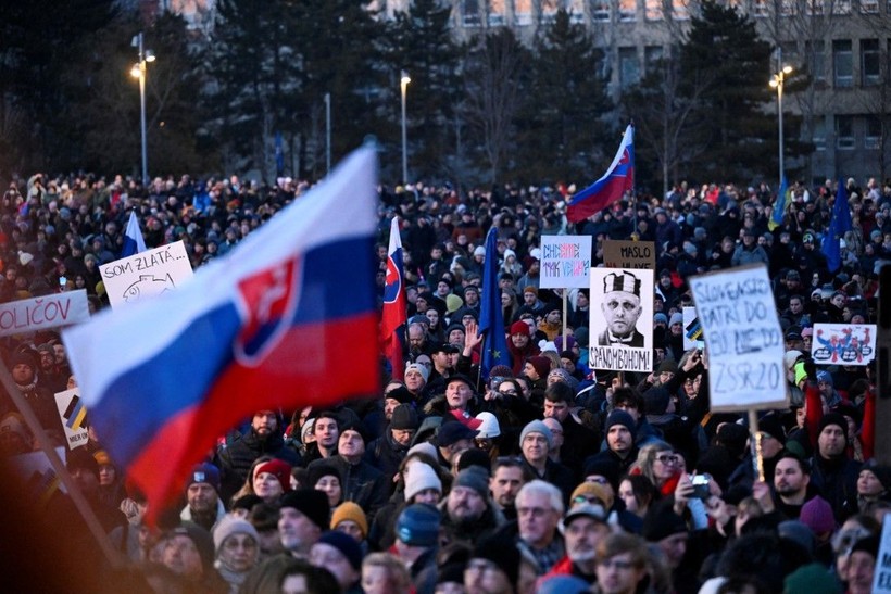 Rusya'yla yakınlaşmanın bedeli: Slovakya'da halk sokakta - Resim: 6