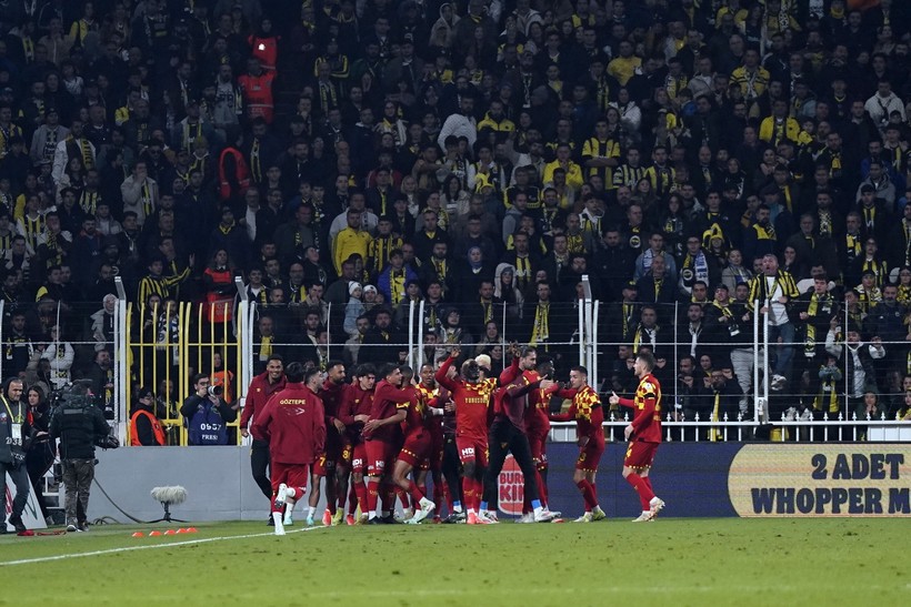 Fenerbahçe'ye 9 dakika yetti: Göztepe'yi En Nesyri ile devirdi - Resim : 1