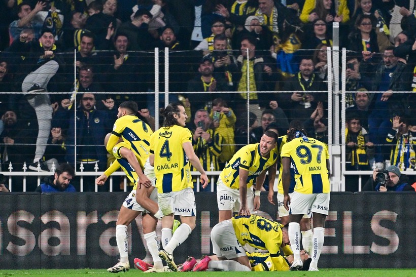 Fenerbahçe'ye 9 dakika yetti: Göztepe'yi En Nesyri ile devirdi - Resim : 2