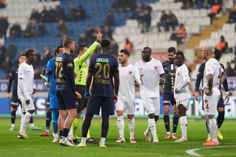 Süper Lig tarihine geçecek maç! 10 kişi Hatay, Kasımpaşa'ya 5-4 mağlup oldu - Resim : 2