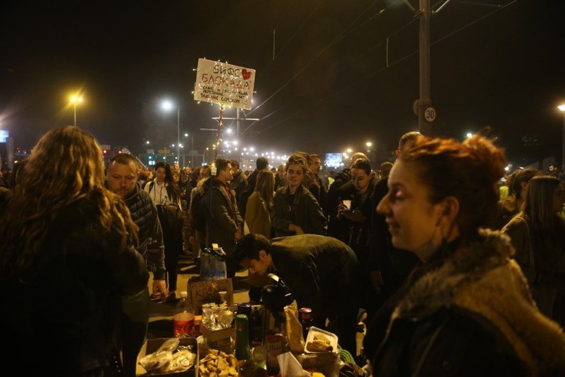 Sırbistan'da öfke büyüyor: Öğrenciler tüm gün trafiği kapattı - Resim: 16