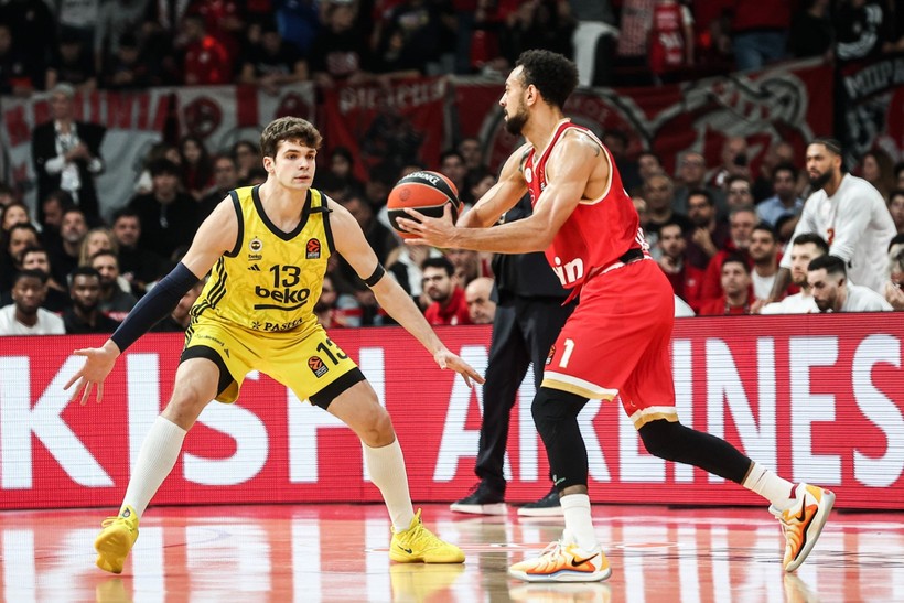 Euroleague'de 24. hafta heyecanı: Fener Bologna'yla, Efes lider Olympiakos'la karşılaşacak - Resim : 1