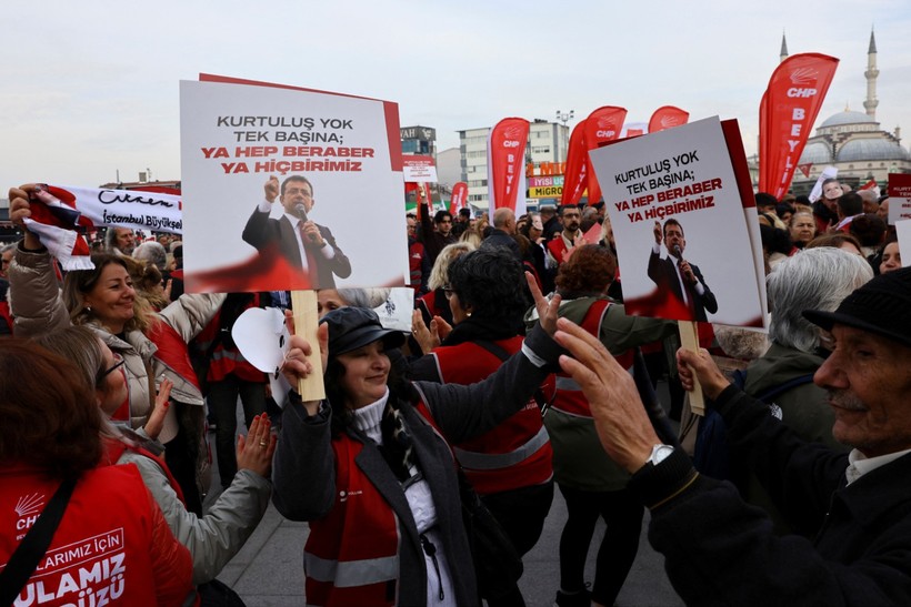 İmamoğlu ifade verdi, CHP'liler Çağlayan'a akın etti - Resim : 4