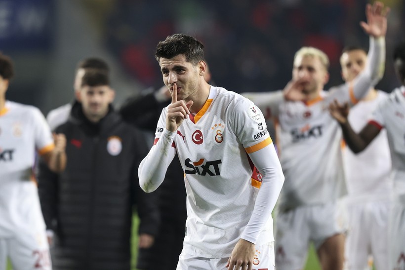 İmzayı attı, ertesi gün sahaya çıktı: Alvaro Morata Galatasaray formasıyla ilk kez süre aldı - Resim : 1