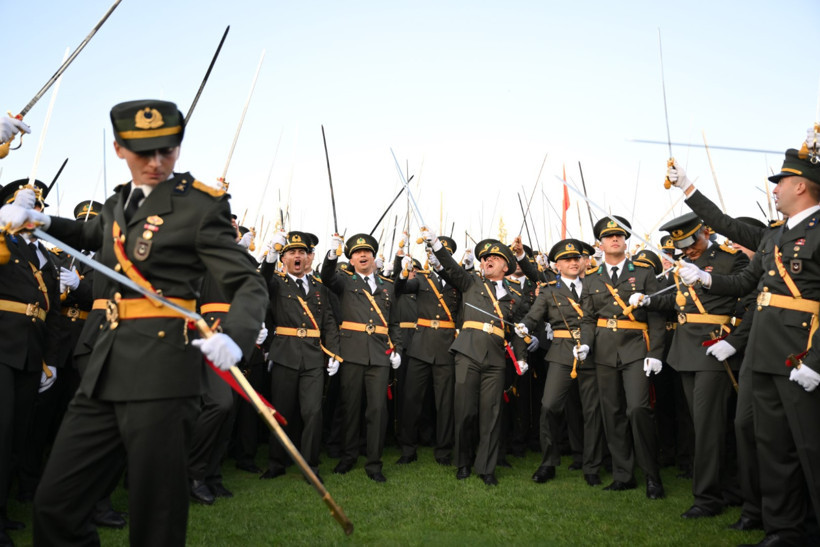 Teğmenlerin ihracının gerekçesi belli oldu - Resim : 1
