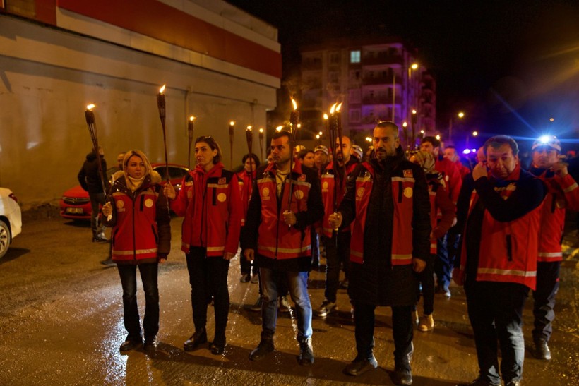 6 Şubat felaketinin ikinci yıl dönümü: Aileler geceyi mezarlıklarda geçirdi - Resim: 13