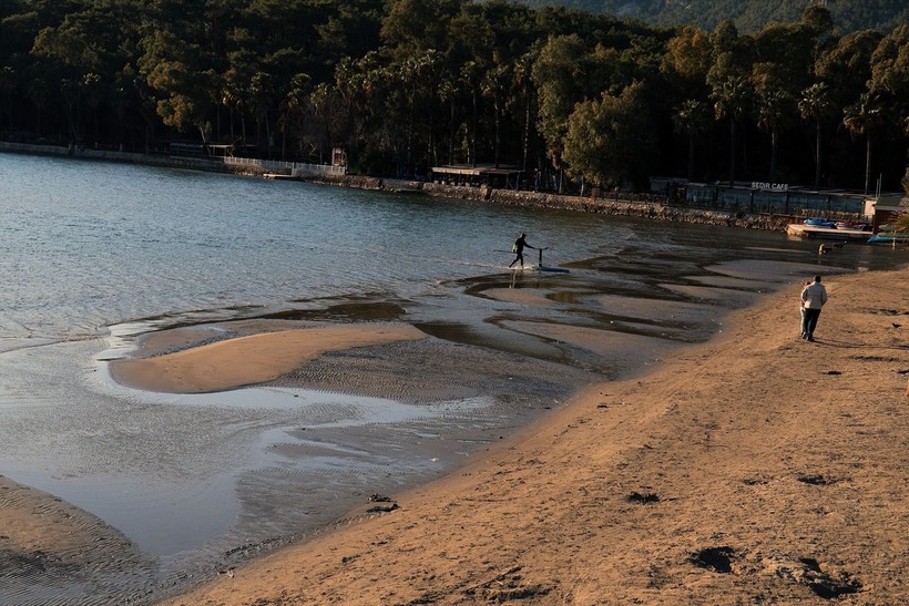 Muğla Akyaka'da deniz suyu 12 metre çekildi - Resim: 1