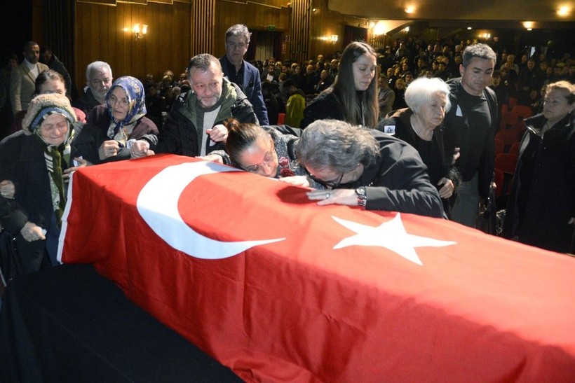 Ödüllü keman sanatçısı Laçin Akyol son yolculuğuna uğurlandı - Resim: 1