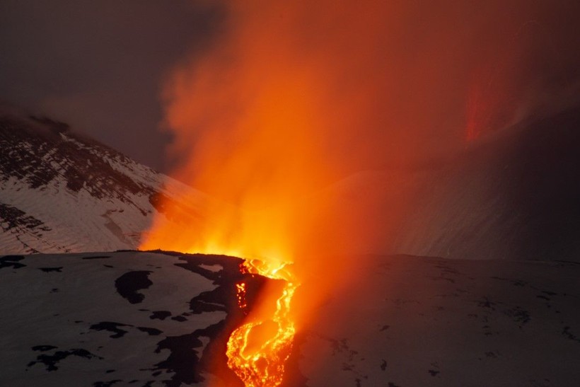 Etna Yanardağı'nda lav akışı sürüyor - Resim: 11