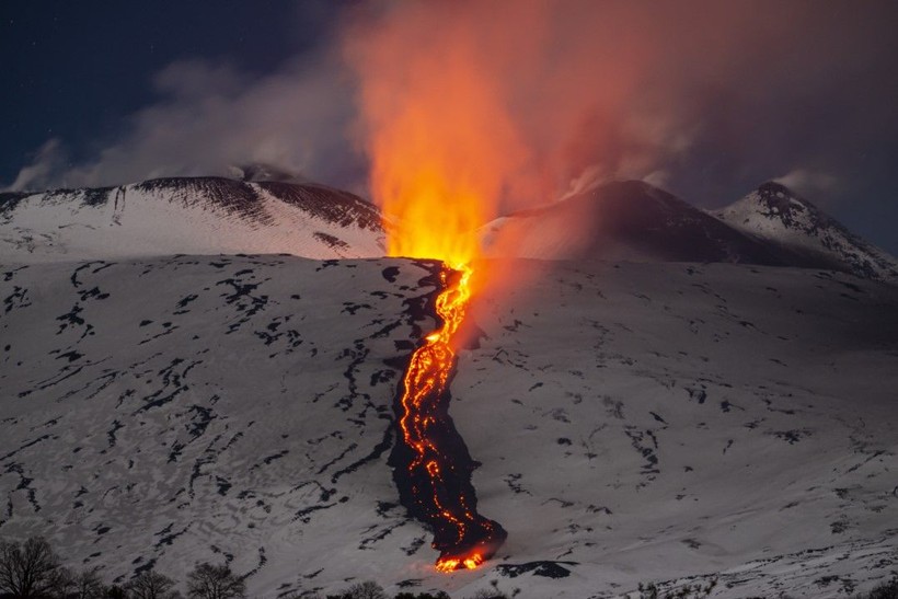 Etna Yanardağı'nda lav akışı sürüyor - Resim: 12