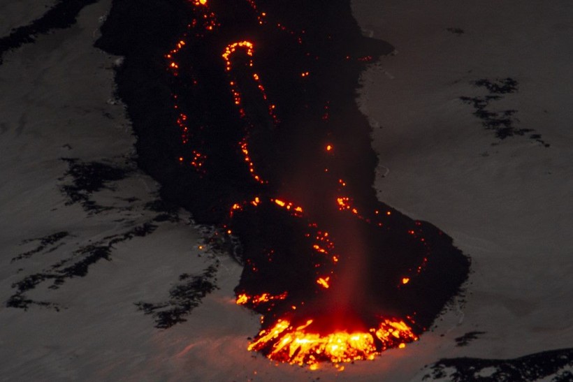 Etna Yanardağı'nda lav akışı sürüyor - Resim: 13