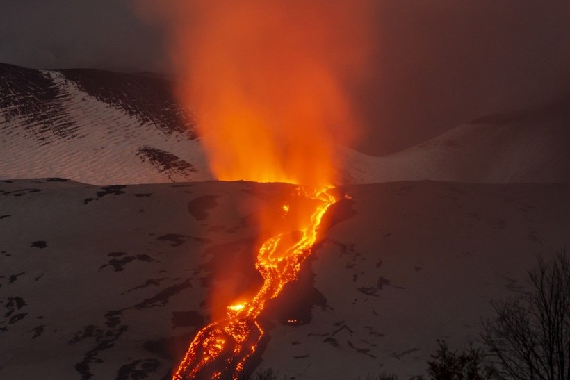 Etna Yanardağı'nda lav akışı sürüyor - Resim: 6