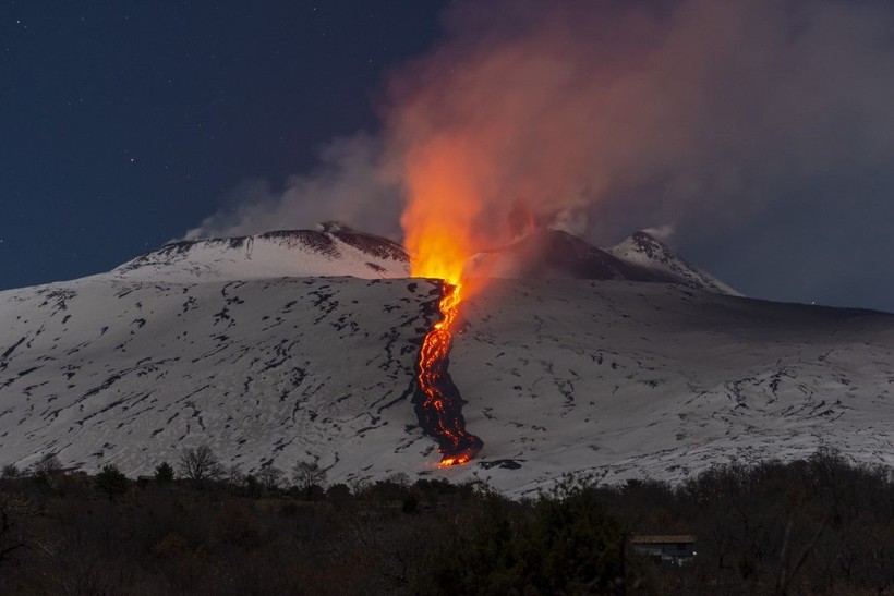 Etna Yanardağı'nda lav akışı sürüyor - Resim: 2