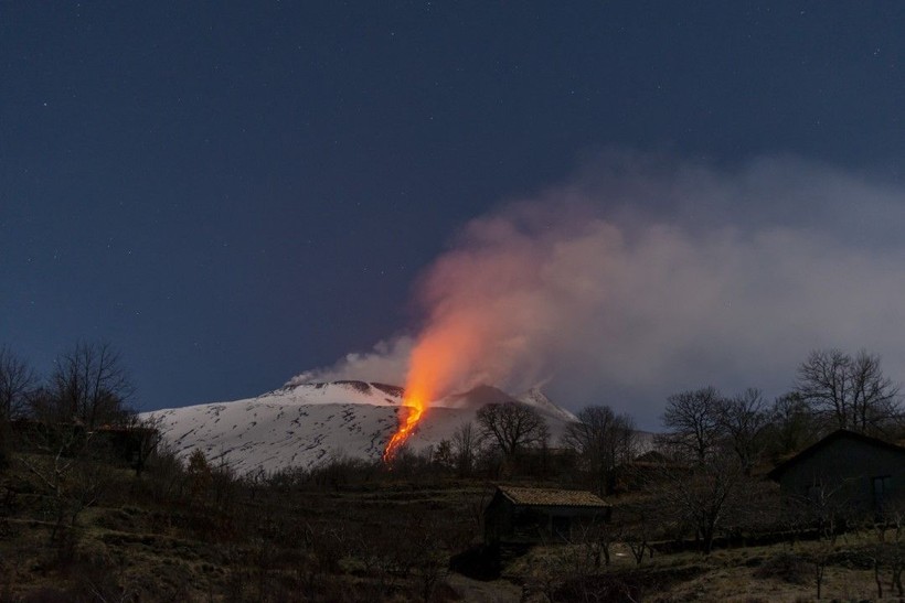 Etna Yanardağı'nda lav akışı sürüyor - Resim: 3