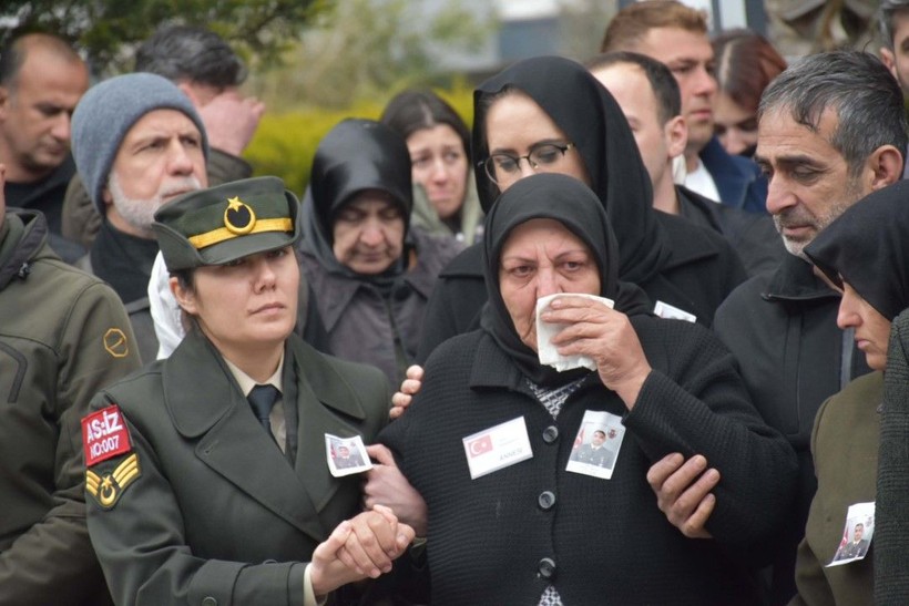 Şehit cenazesi toprağa verildi - Resim: 4