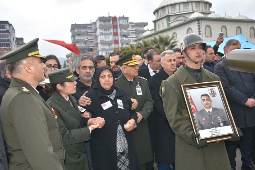 Şehit cenazesi toprağa verildi - Resim: 5