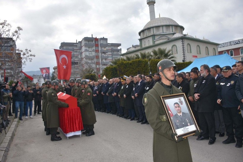 Şehit cenazesi toprağa verildi - Resim: 7