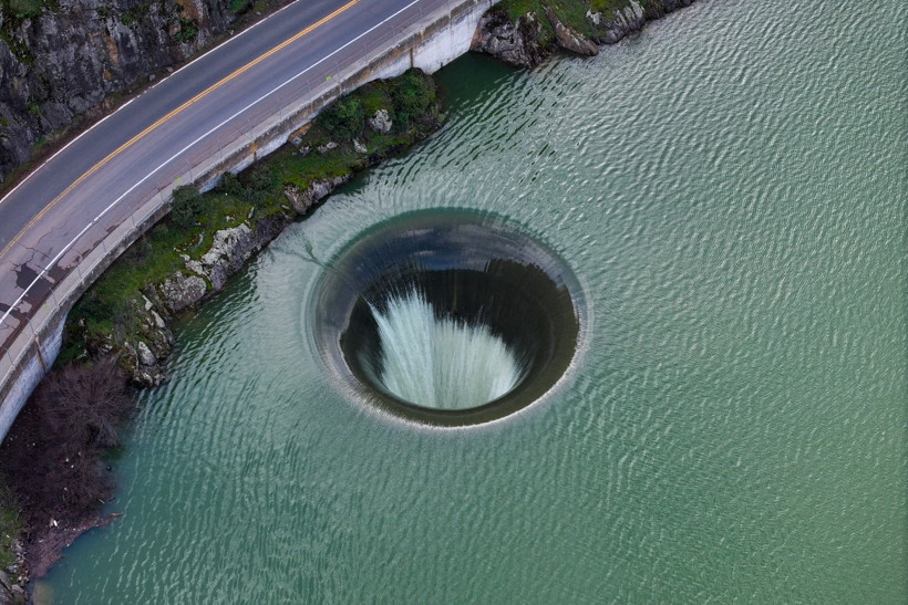 Turistleri büyüledi: 'Glory Hole' barajdaki taşan suyu böyle boşaltıyor - Resim : 3