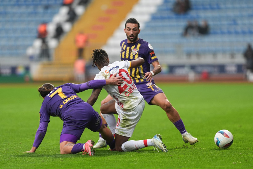 Eyüpspor'a 90+2'de soğuk duş: Emre Mor'un füzesi yetmedi - Resim : 1