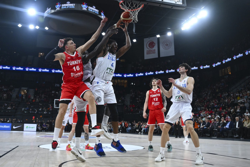 12 Dev Adam, İtalya'ya yine kaybetti - Resim : 1