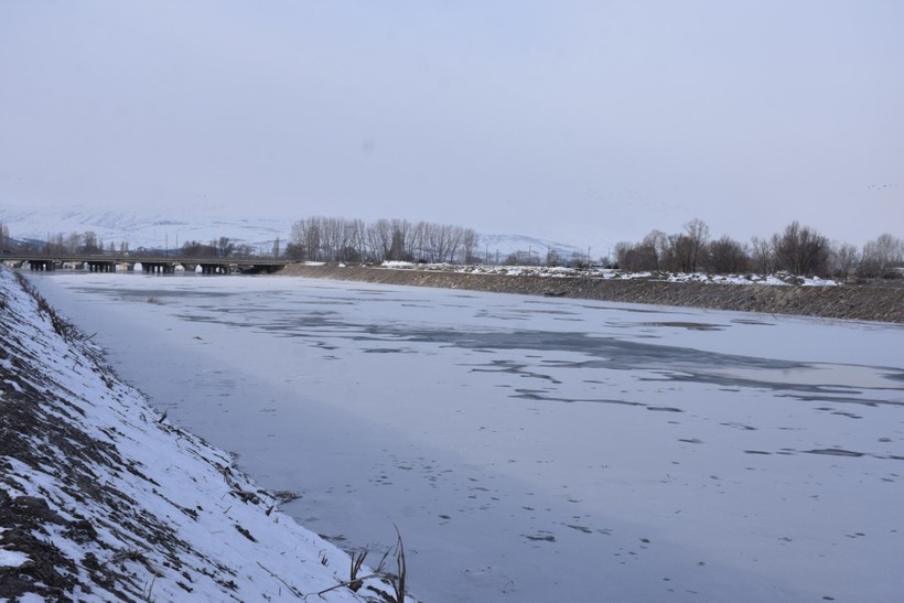 Sivas eksi 18'i gördü: Kızılırmak Nehri kısmen dondu - Resim : 1