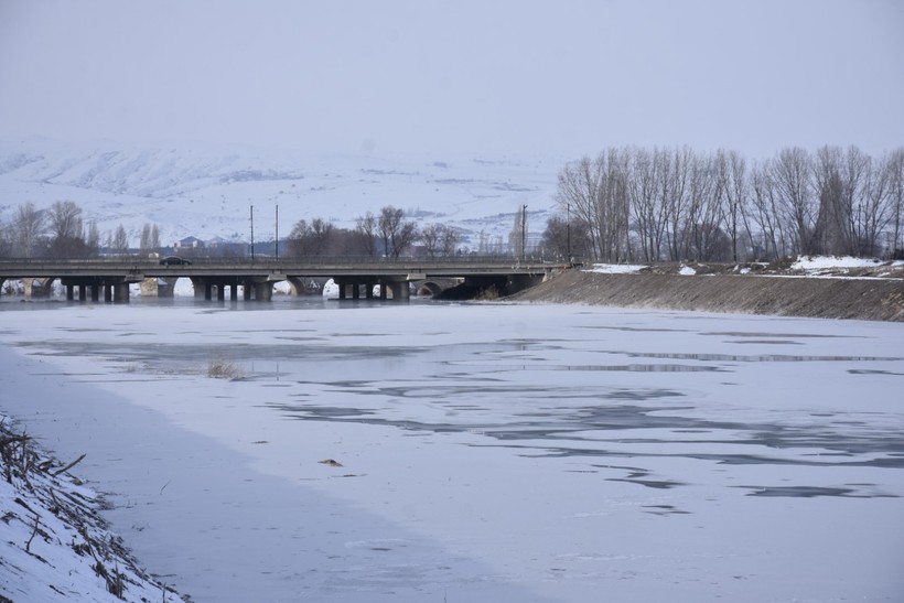 Sivas eksi 18'i gördü: Kızılırmak Nehri kısmen dondu - Resim : 2