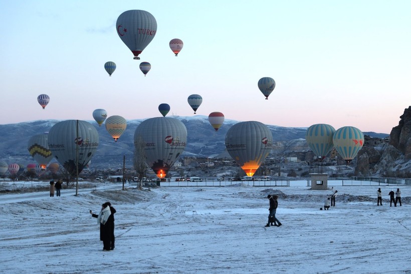 Kapadokya'da sıcak hava balonları 18 günlük aradan sonra gökyüzünü renklendirdi - Resim: 6