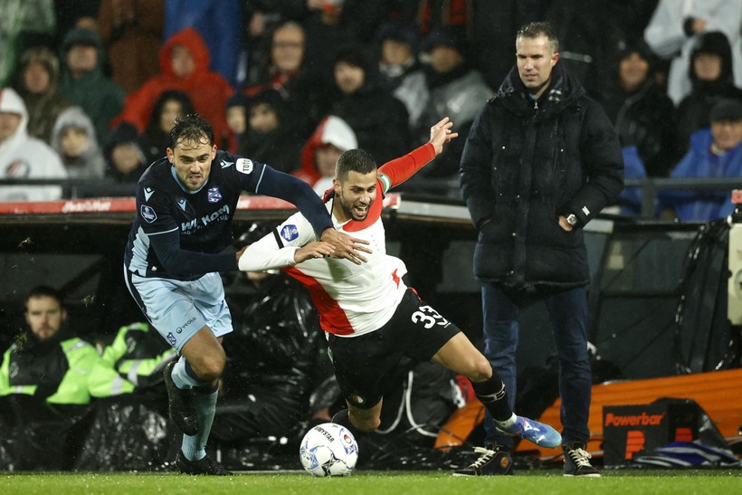 Feyenoord’un yeni patronu, van Persie oldu: Şampiyonlar Ligi'nde ciddi sınav verecek - Resim : 1