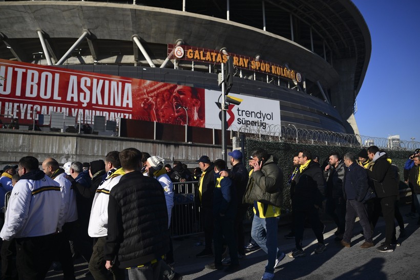 32 otobüsle yola çıktılar, derbi için stada ulaştılar - Resim : 1