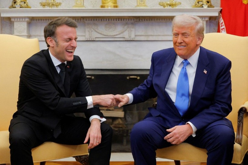 Trump ve Macron'un tokalaşma savaşı - Resim: 4