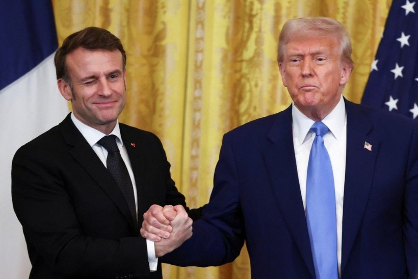 Trump ve Macron'un tokalaşma savaşı - Resim: 2