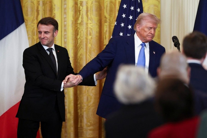 Trump ve Macron'un tokalaşma savaşı - Resim: 14